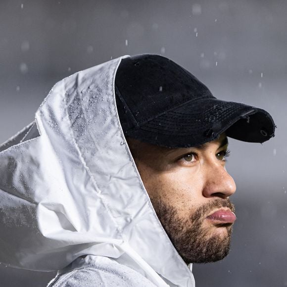 Clube esclarece que nova lesão de Neymar não tem relação com a anterior e descarta agravamento