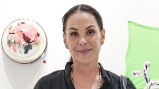 'Botox natural': o truque simples de skincare de Carolina Ferraz, aos 58 anos, para ser usado durante toda a noite