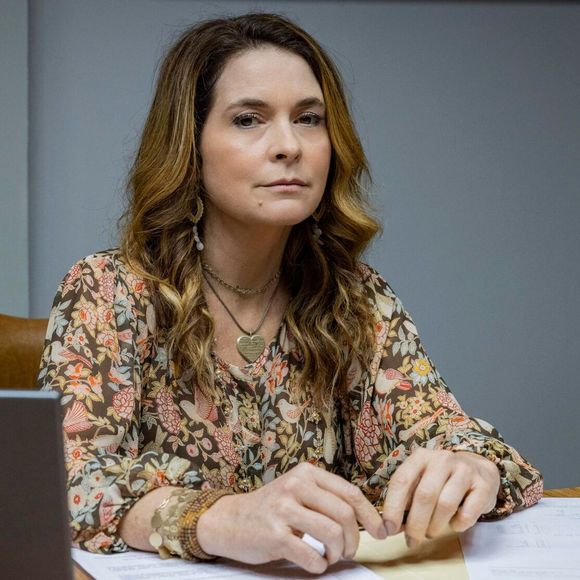 Filipa (Claudia Abreu) tem encontro amoroso com Danilo (Felipe Simas) no final de Dona de Mim