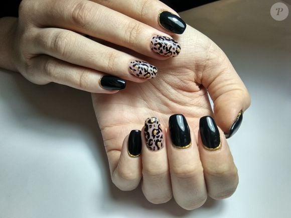 Esmalte preto nas unhas decoradas com animal print: usaria essa opção?