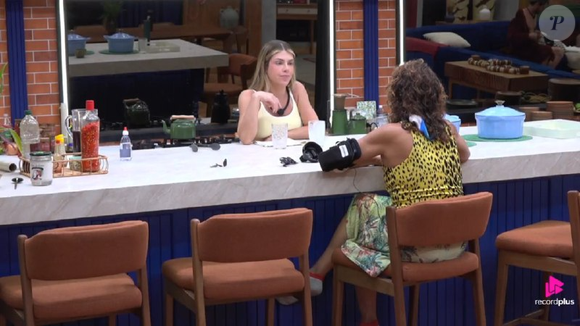 Ana Bruna e Giovanna Gold conversavam sobre Sérgio Hondjakoff quando o papo ganhou tom mais sério em A Fazenda 18 e acabou viralizando nas redes sociais