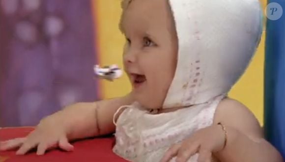 Ex-atriz mirim do SBT surgiu 'engolindo' um avião em clipe musical de Gugu Liberato