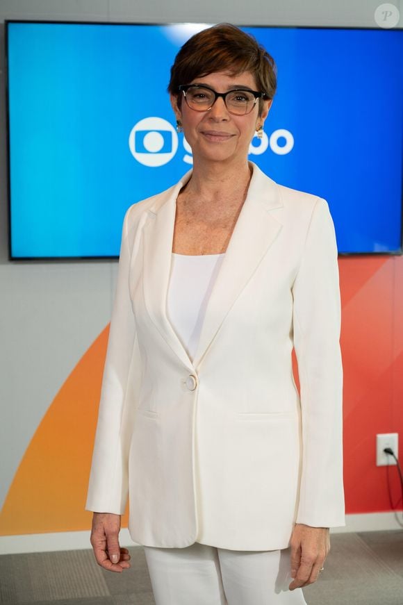 Conhecida por sua atuação no Jornal da Globo e recentemente elogiada pelo público, tanto da direita quanto da esquerda, por seu desempenho impecável ao longo da cobertura eleitoral, Renata Lo Prete surpreendeu os seguidores ao compartilhar uma declaração emocionante para a filha, Antônia Lo Prete, de 24 anos