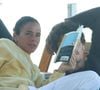 O livro provocativo e transformador sobre fé escolhido por Bruna Marquezine e Shawn Mendes em café da manhã na praia