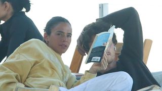 Lançado em 2017 e escrito por pastor e teólogo dos EUA: o livro provocativo e transformador sobre fé escolhido por Bruna Marquezine e Shawn Mendes em café da manhã na praia