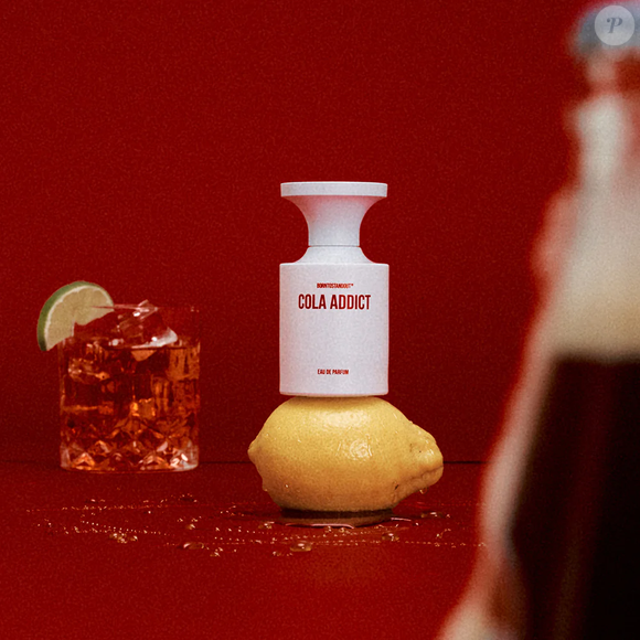 Com preço de R$ 1.134,28 por 50 ml, o Cola Addict aposta em uma interpretação sofisticada e provocante do refrigerante de cola, com notas que passam por cafeína, xarope de cola, rum, baunilha e caramelo