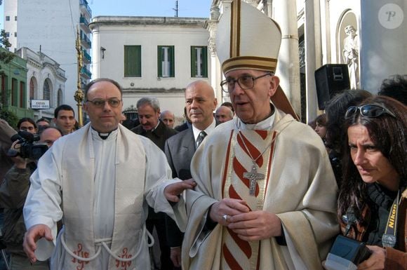 2006: ainda Cardinal, Papa Francisco uma missa na igreja de San Pedro Telmo, em Buenos Aires