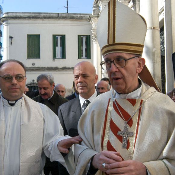 2006: ainda Cardinal, Papa Francisco uma missa na igreja de San Pedro Telmo, em Buenos Aires