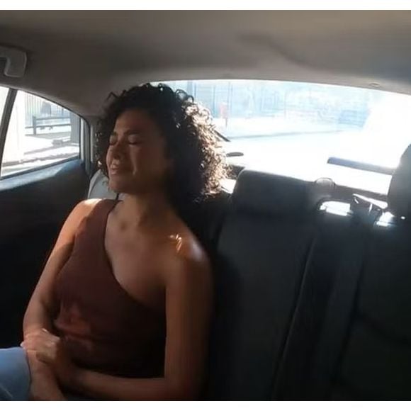 Bella Campos não segurou as lágrimas e chorou ao falar sobre a 'crueldade' pela qual vem passando