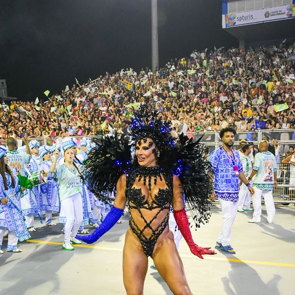 Carnaval 2025: Viviane Araujo elegeu fantasia cheia de recortes para o desfile da Mancha Verde