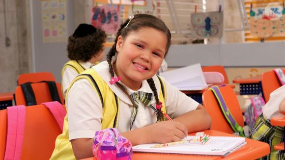 Aysha Benelli, aos 21 anos, ficou conhecida por dar vida à Laura em 'Carrossel', exibida pelo SBT entre os anos 2012 e 2013.