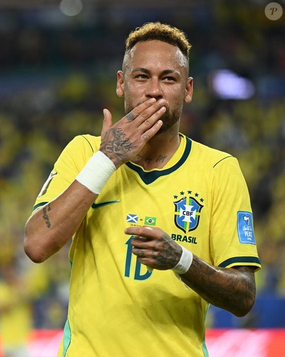 No último final de semana, Neymar causou polêmica ao aparecer em uma balada de NY sem a aliança de casamento com Bruna Biancardi