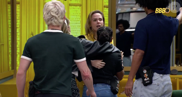 Segundo a web, a Veterana teria quebrado uma regra onde seria proibido danificar objetos pessoais de outros participantes no reality show, o que poderia acarretar em desclassificação