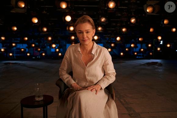 Julia Lemmertz é gaúcha. Ela é filha dos renomados atores Lílian Lemmertz e Lineu Dias e tem uma forte ligação com a terra natal, embora tenha morado em outras cidades ao longo da sua carreira