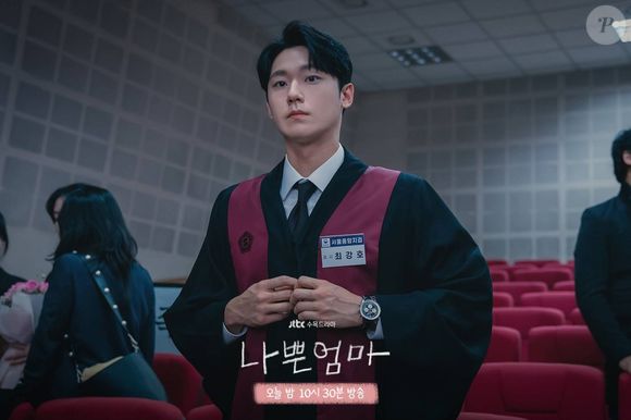 Enquanto isso, Choi Kang-ho se torna um promotor, mas as lembranças da infância o deixam afastado da mãe