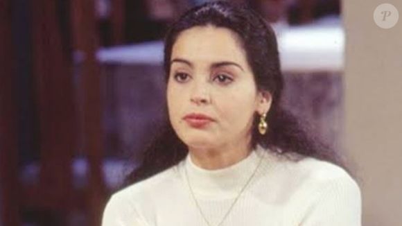 Resumo da novela 'A Viagem': Carmem decide procurar um novo emprego.