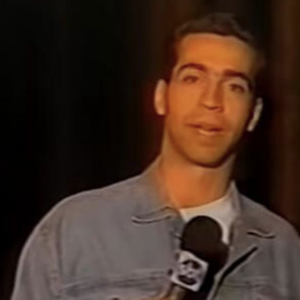 César Tralli deixou o 'Aqui Agora' em 1993, dois anos depois, quando recebeu uma oportunidade na Globo