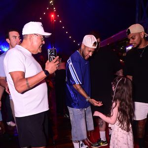Noite de circo de Neymar e Bruna Biancardi reuniu clima intimista, diversão em família e muita tietagem dos fãs