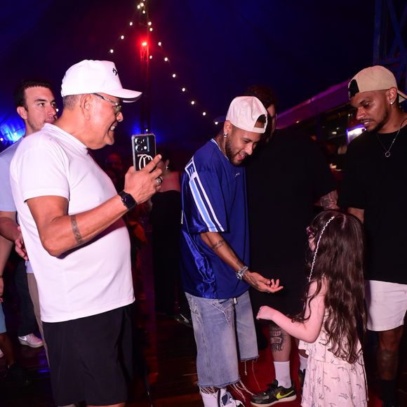 Noite de circo de Neymar e Bruna Biancardi reuniu clima intimista, diversão em família e muita tietagem dos fãs