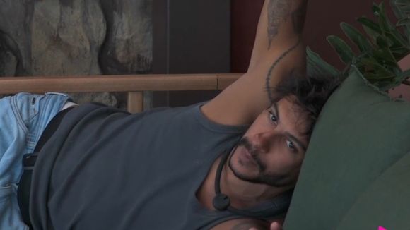 'A Fazenda 17': Shia toma decisão inesperada após primeiro beijo em Michelle Barros ao revelar incômodo. 'Agora, só vou...':