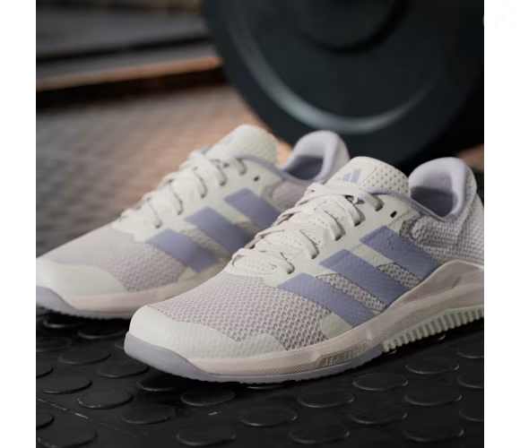 Quem prefere investir em peças esportivas versáteis pode considerar a tonalidade cinza coala do Dropset Base, da Adidas. A cor, que lembra a pelagem do coala, combina com diferentes propostas de looks fitness, desde produções com peças pretas até conjuntos em tons claros