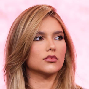 Ao criticar Virgínia Fonseca, Silvia Abravanel escreveu: "Não preserva nem as filhas! A avó honrosa deveria tirar a guarda dela e ficar com as crianças. Porque a própria mamãe dela é da mesma linhagem". A declaração também fazia referência a Margareth Serrão, mãe da influenciadora