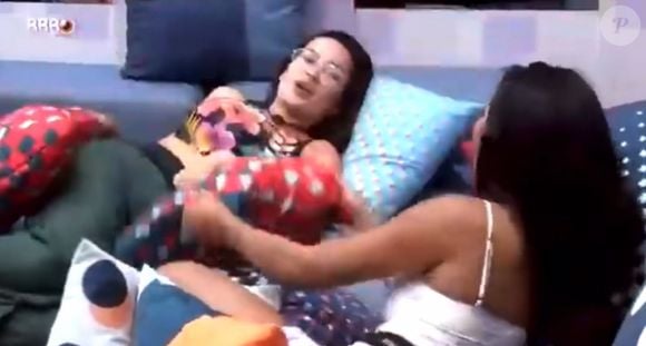 Juliette também soltou pum no 'BBB 21' e Pocah brincou: 'Tu cagou'