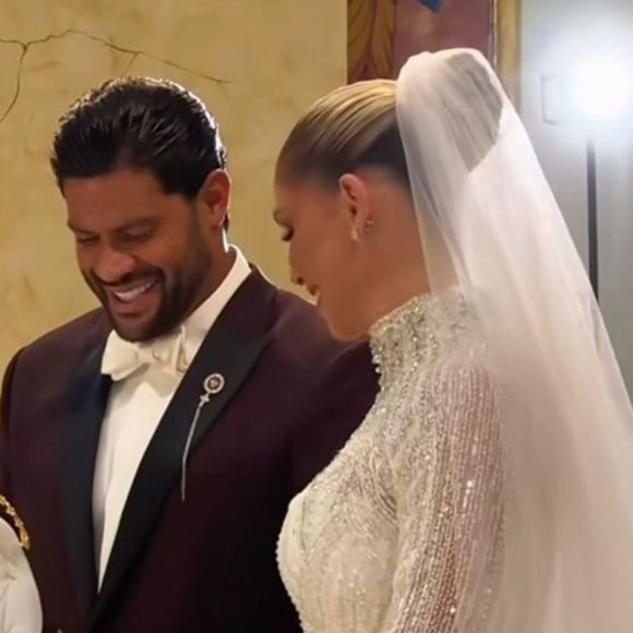 Hulk e Camila Ângelo fizeram uma segunda festa de casamento nesta terça-feira (07).
