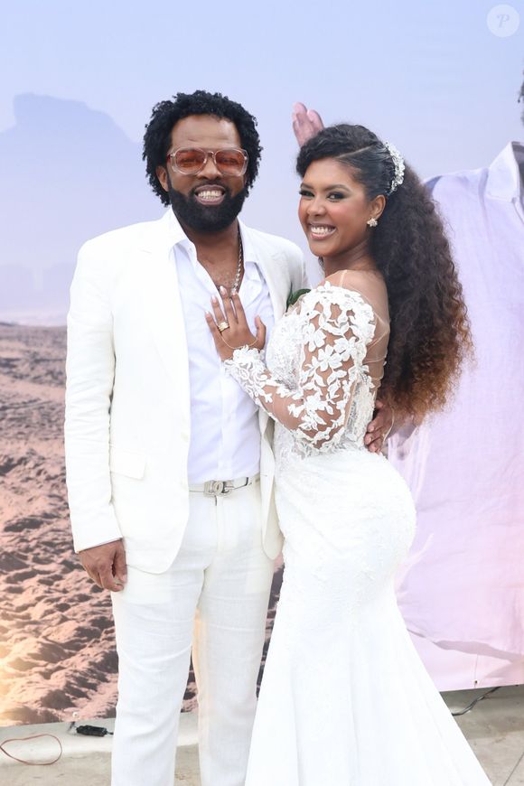Os looks dos noivos roubaram a cena no casamento de Xande de Pilares e Thay Pereira. Enquanto ela investiu em muita renda e uma saia volumosa digna de conto de fadas, o cantor apostou em alfaiataria branca e sapatos brilhantes para o grande dia