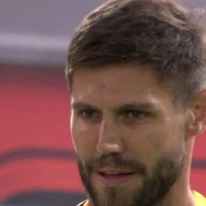 Jonas vence prova do líder no 'BBB 26', deixa aliada 'de lado' e atitude vira piada na web: 'Quase chorando'