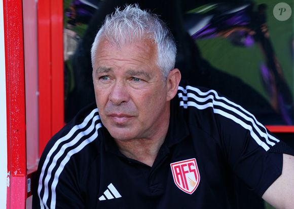 Ex-jogador morre no centro de treinamento do clube (05 de agosto): Jorge Costa, ex-zagueiro e diretor de futebol do FC Porto, morreu após sofrer um infarto