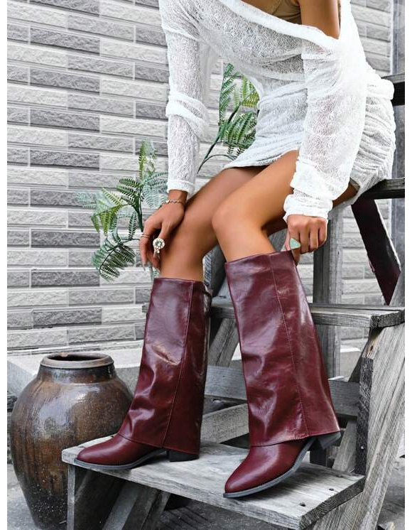 A bota overlap da Shein aposta em design de sobreposição, volume e textura para criar produções elegantes e cheias de personalidade durante o inverno