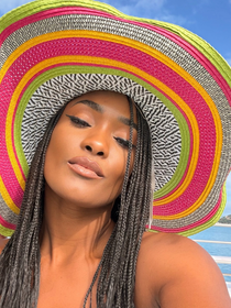 Eita! Erika Januza deixa de seguir Arlindinho e arquiva fotos após suposto vídeo do cantor em casa de swing; entenda a polêmica