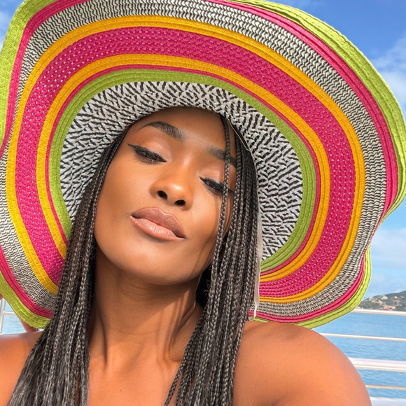 Eita! Erika Januza deixa de seguir Arlindinho e arquiva fotos após suposto vídeo do cantor em casa de swing; entenda a polêmica