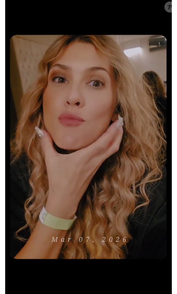 Lívia Andrade comentou sobre a dor: "Não basta ser um [nervo], é logo três. Vocês não estão entendendo, é a pior dor que senti na minha vida"