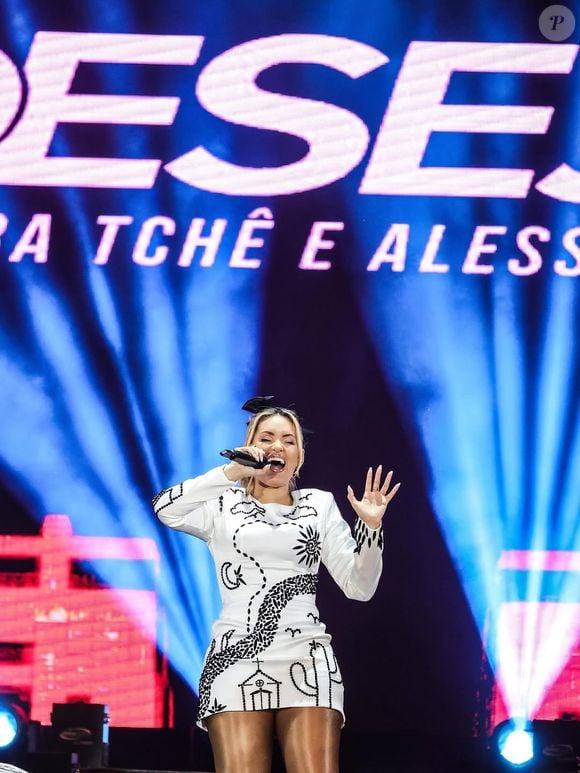 Yara Tchê definiu este vestido como seu look favorito da turnê junina. Cantora do Seu Desejo utilizou a peça no São João de Petrolina