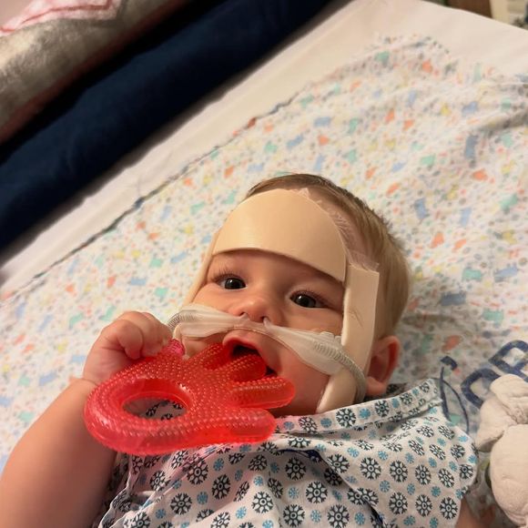 José Leonardo segue tratamento contra bronquiolite; família aguarda alta hospitalar