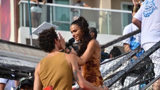 Bloco do beijo no Carnaval 2026! Marquezine e Shawn Mendes, Sabrina Sato e marido, e outros casais. Saiba quem beijou quem na folia e veja fotos