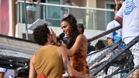 Bloco do beijo no Carnaval 2026! Marquezine e Shawn Mendes, Sabrina Sato e marido, e outros casais. Saiba quem beijou quem na folia e veja fotos