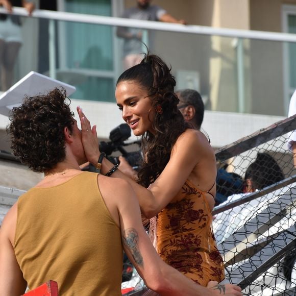 Bloco do beijo no Carnaval 2026! Marquezine e Shawn Mendes, Sabrina Sato e marido, e outros casais. Saiba quem beijou quem na folia e veja fotos