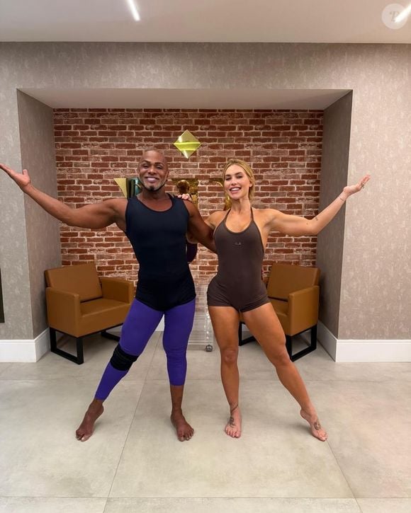 Virgínia Fonseca troca de professor de samba (25 de novembro): Ela começou aulas com Luciene Santinha, mas depois recorreu a Carlinhos Salgueiro, diretor artístico do Salgueiro