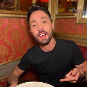 Nesta foto, Rico Melquiades aparece com a pele bem cuidada, além do rosto mais harmonizado