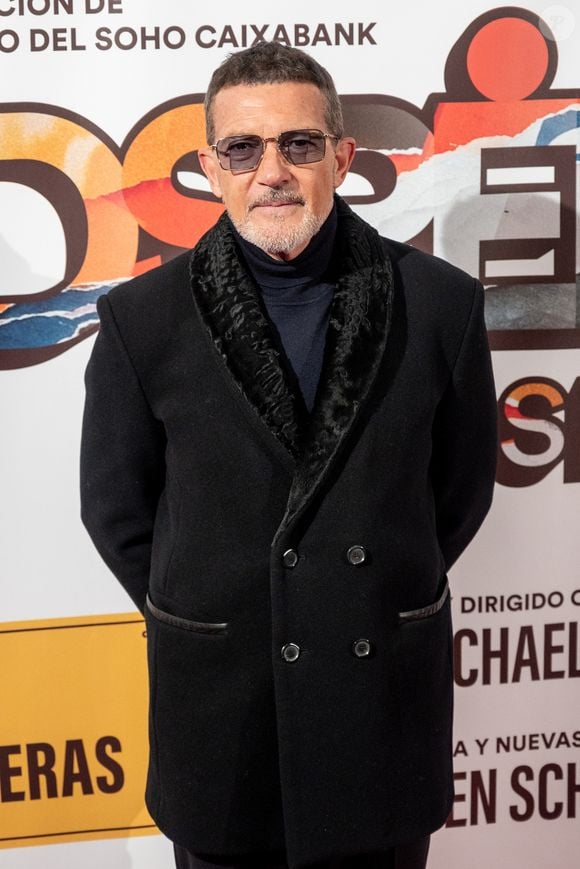 Antonio Banderas surpreendeu ao falar sobre pessoas que desejam continuar com 20 anos e afirmou que essa busca pode levar ao sofrimento