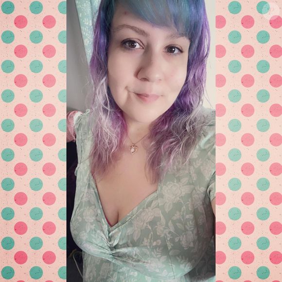 Lacey criou um grupo online para falar sobre o assunto com pessoas solitárias, como ela era antes