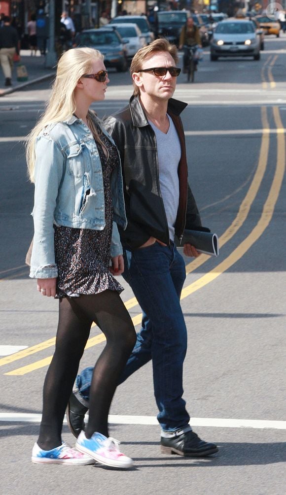 Craig tem dois filhos: Ella Craig, fruto de seu primeiro casamento com Fiona Loudon, e um filho com sua atual esposa, Rachel Weisz.