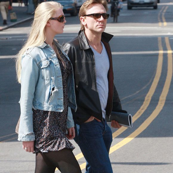 Craig tem dois filhos: Ella Craig, fruto de seu primeiro casamento com Fiona Loudon, e um filho com sua atual esposa, Rachel Weisz.