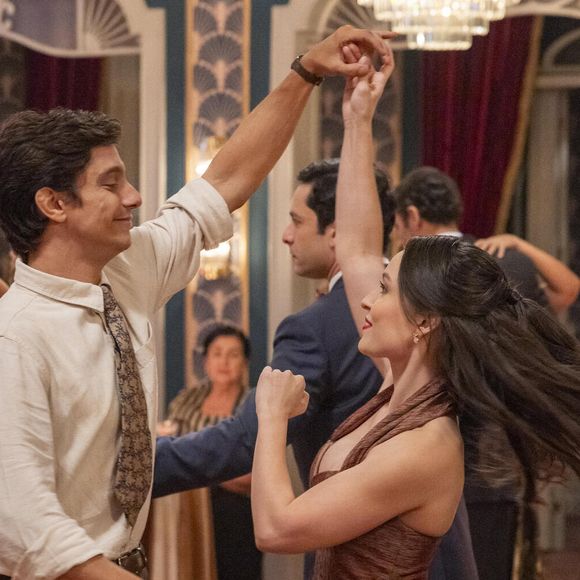 Na novela 'Êta Mundo Melhor’, Estela (Larissa Manoela) caiu na real e abandonou Celso (Rainer Cadete) porque se dizia apaixonada por Túlio (Cadu Libonati). E o público aprovou a troca!