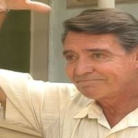 Qual foi a causa da morte de John Herbert, o Agenor de 'A Viagem'? Pai de Lisa na novela, ator morreu há 14 anos após grave doença no pulmão