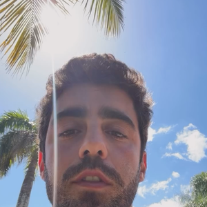 Após diversas trocas de farpas, Pedro Scooby fez um desabafo na web dizendo que não iria mais comentar sobre o assunto para proteger os filhos