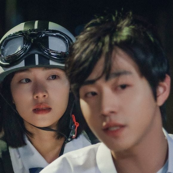 Demorei para dar uma chance a este dorama da Netflix e agora me arrependo de não ter assistido antes: uma história que mistura viagem no tempo, luto e um amor que atravessa diferentes momentos da vida